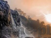 足球比 比分直播-足球比拼新纪元，比分直播——连接赛场与亿万球迷的数字桥梁